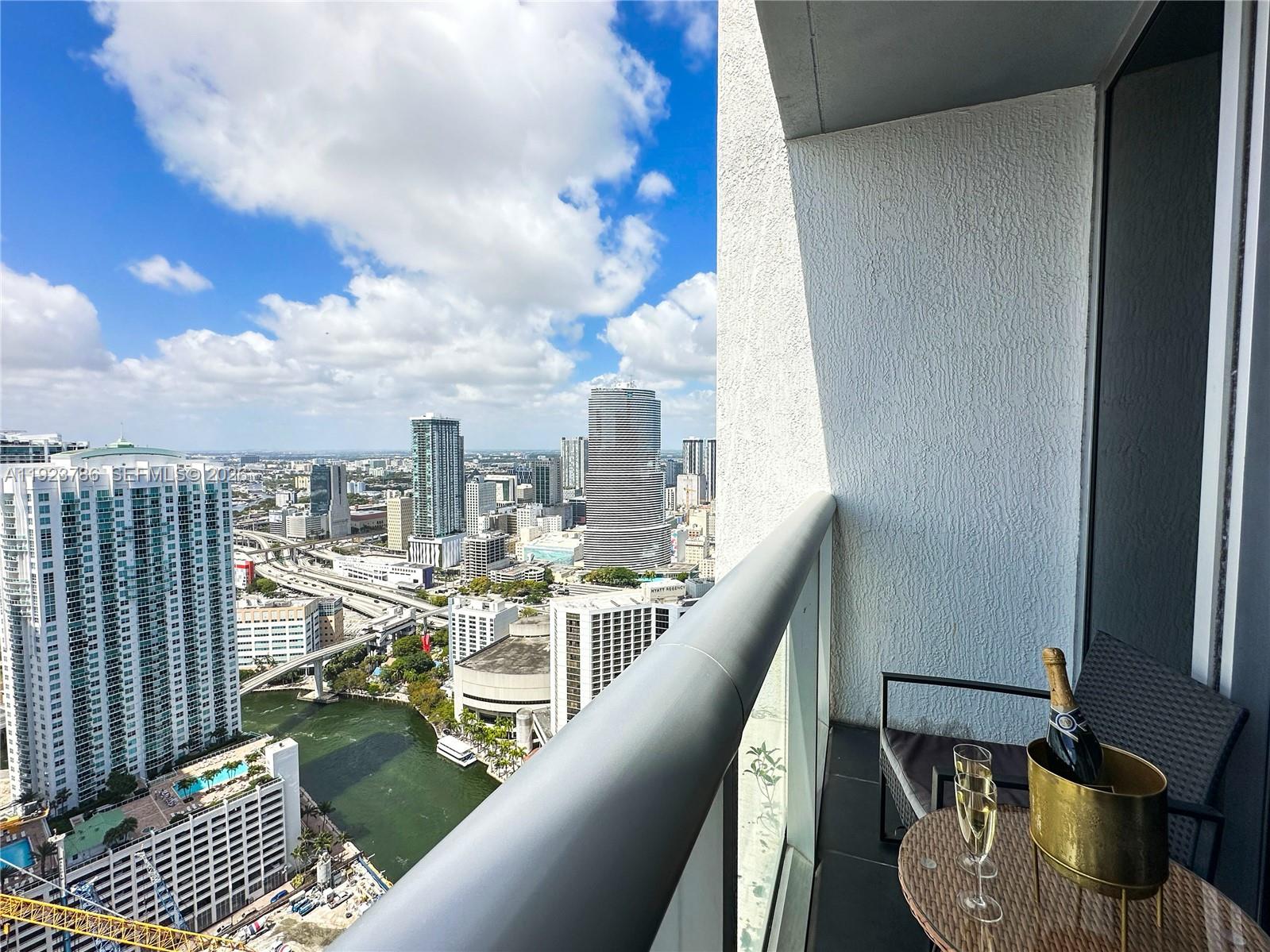 485 Brickell Avenue 4405 Property Photo 3