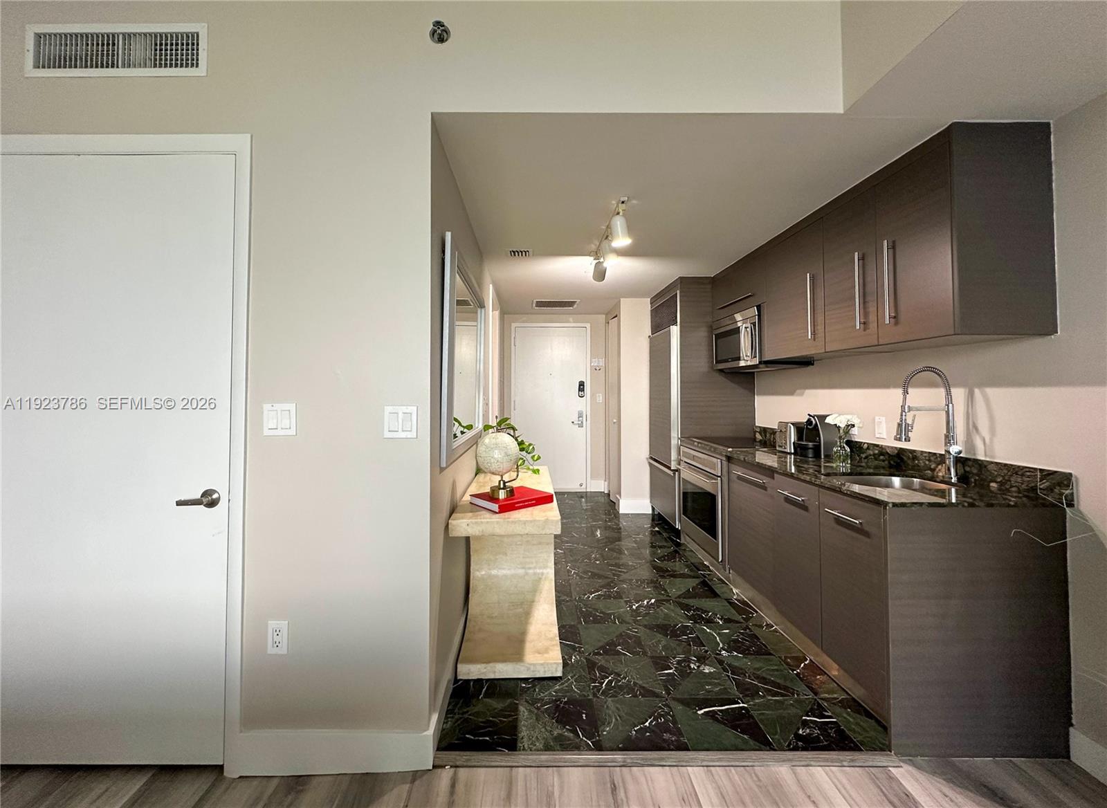 485 Brickell Avenue 4405 Property Photo 10