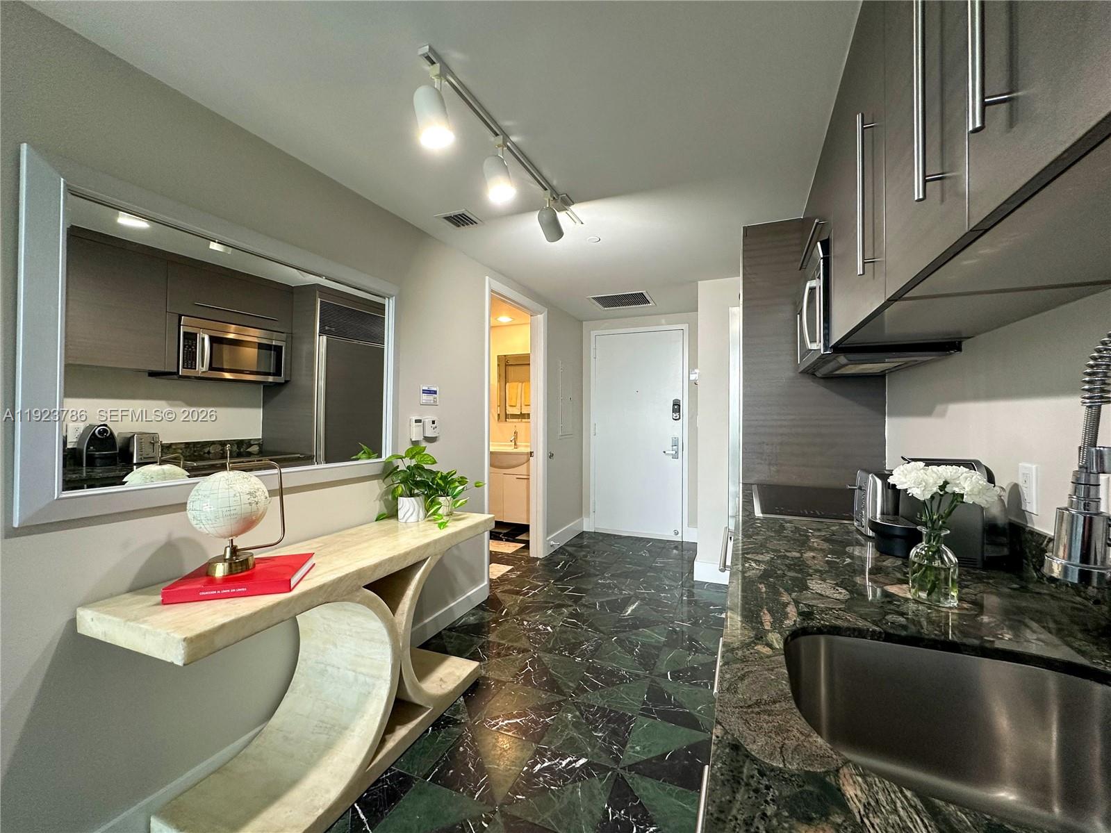 485 Brickell Avenue 4405 Property Photo 14