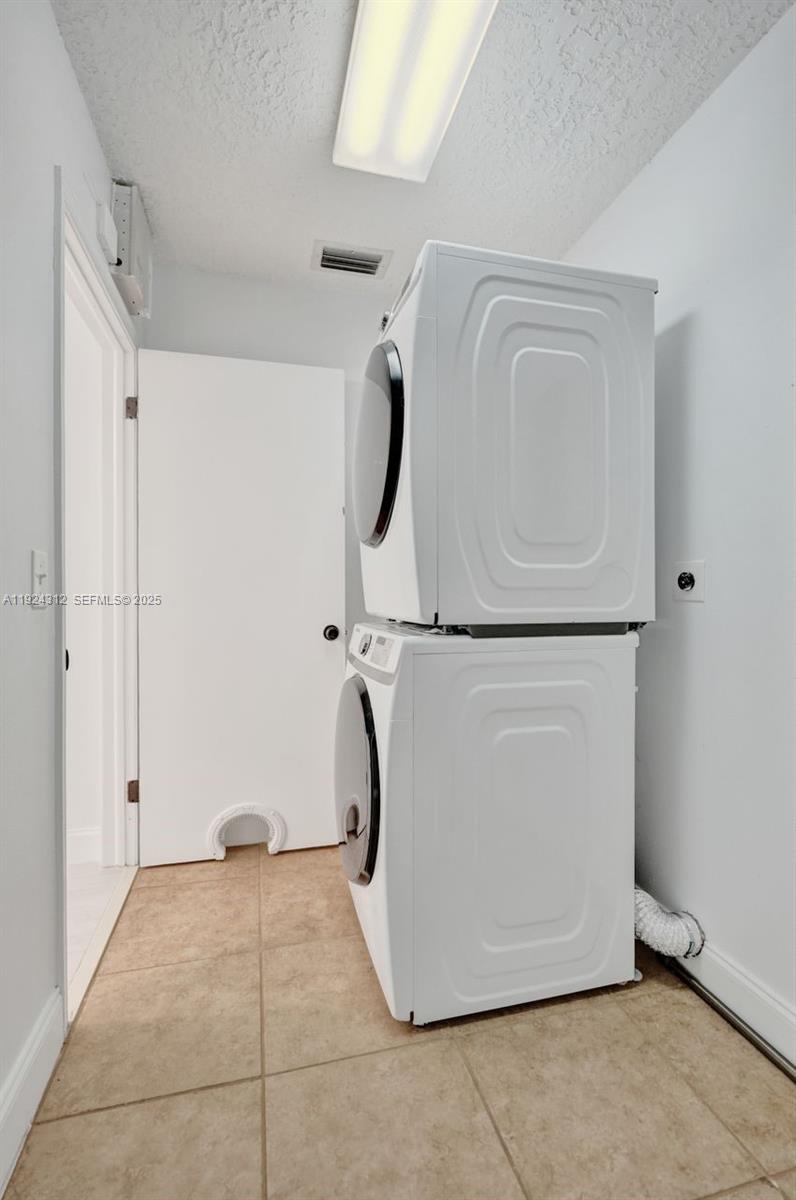 9 S Lakeshore Drive Property Photo 23