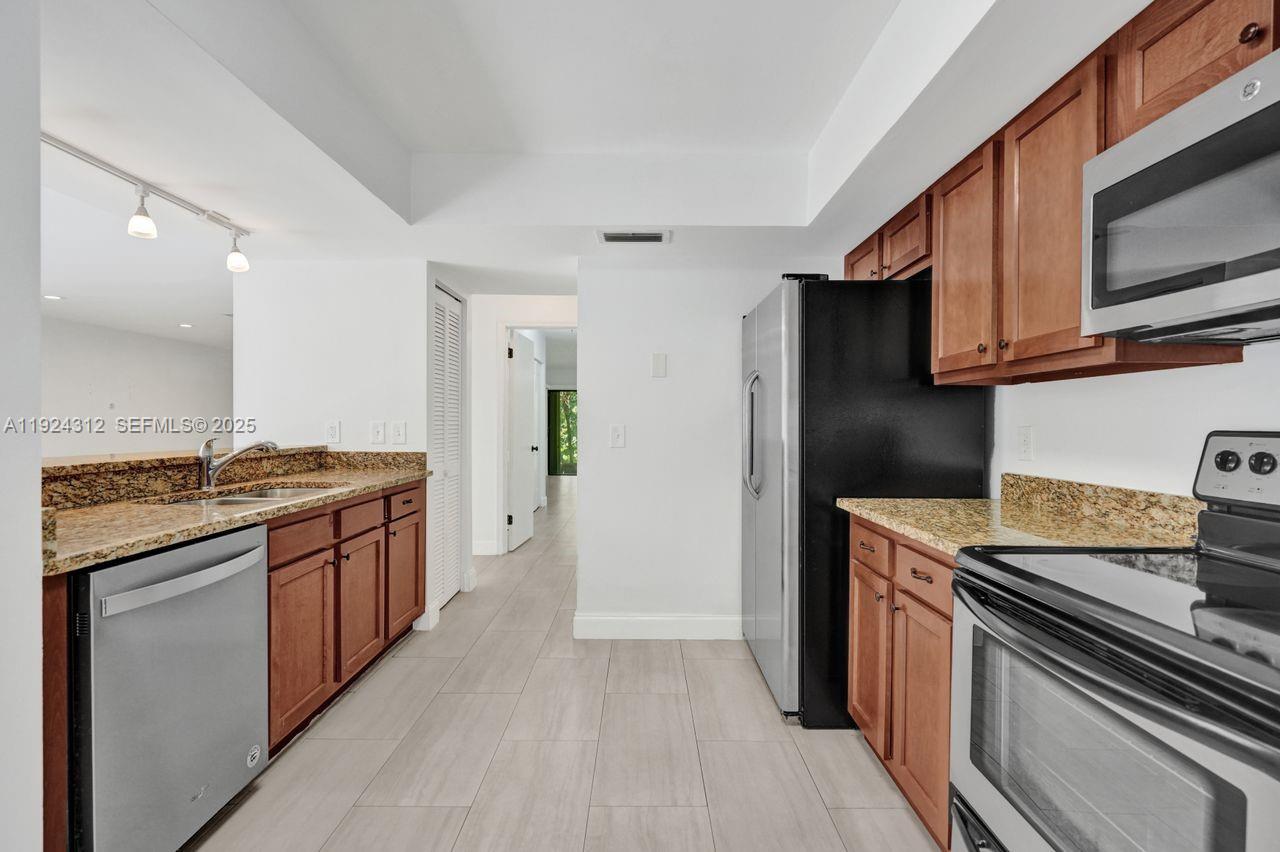 9 S Lakeshore Drive Property Photo 25