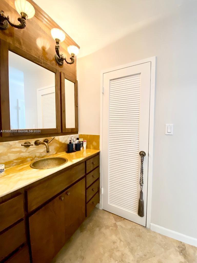 100 Lincoln Road 608 Property Photo 9