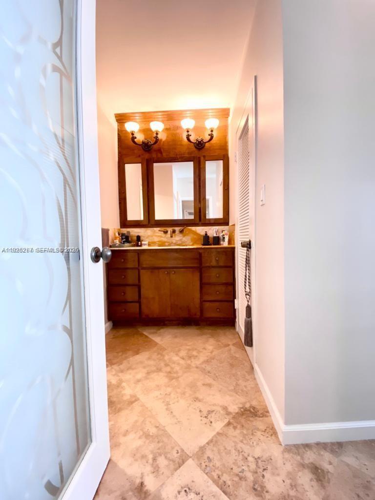 100 Lincoln Road 608 Property Photo 16