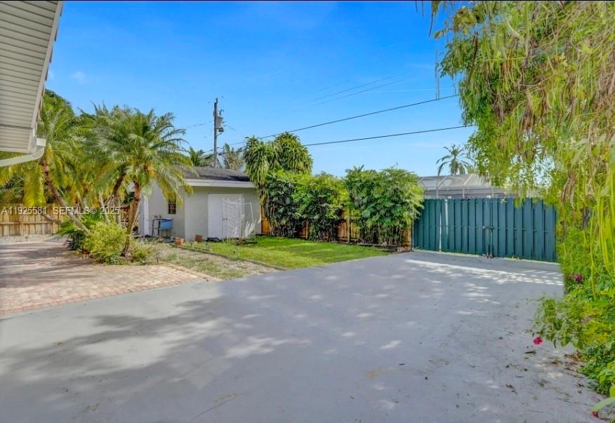5500 Buchanan Street Property Photo 5