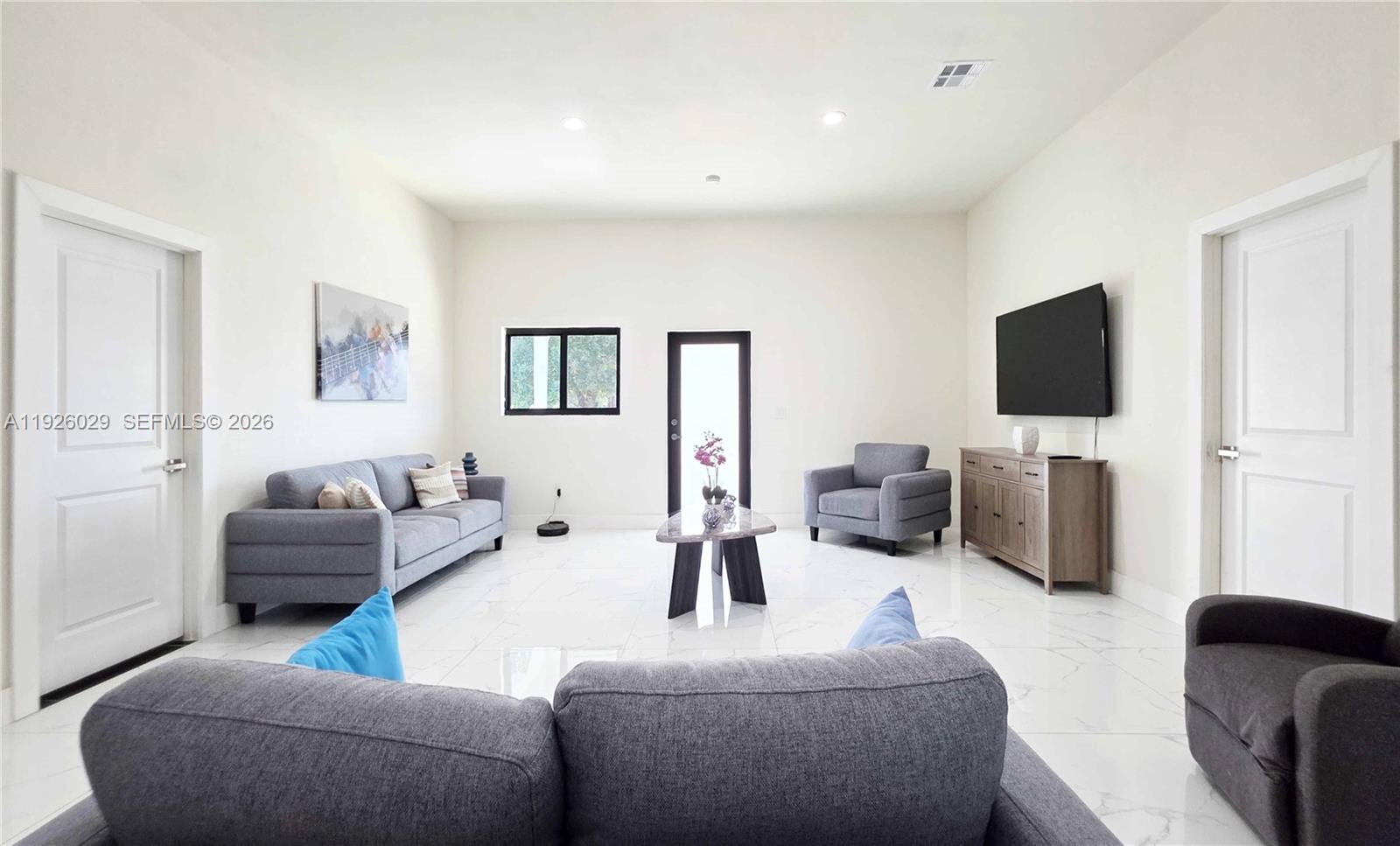 527 Perimeter Road Property Photo 12