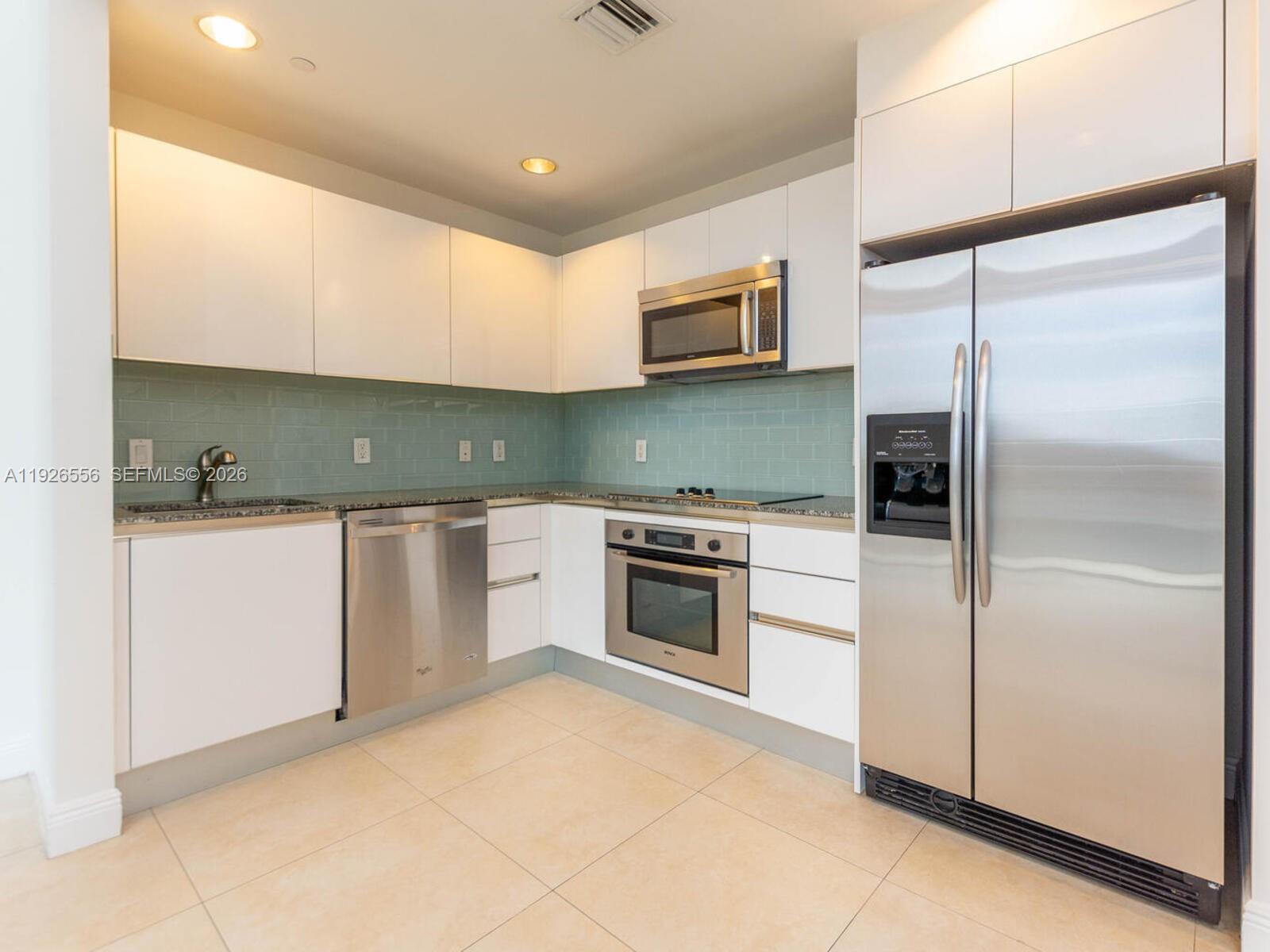1050 Brickell Avenue 606 Property Photo 2