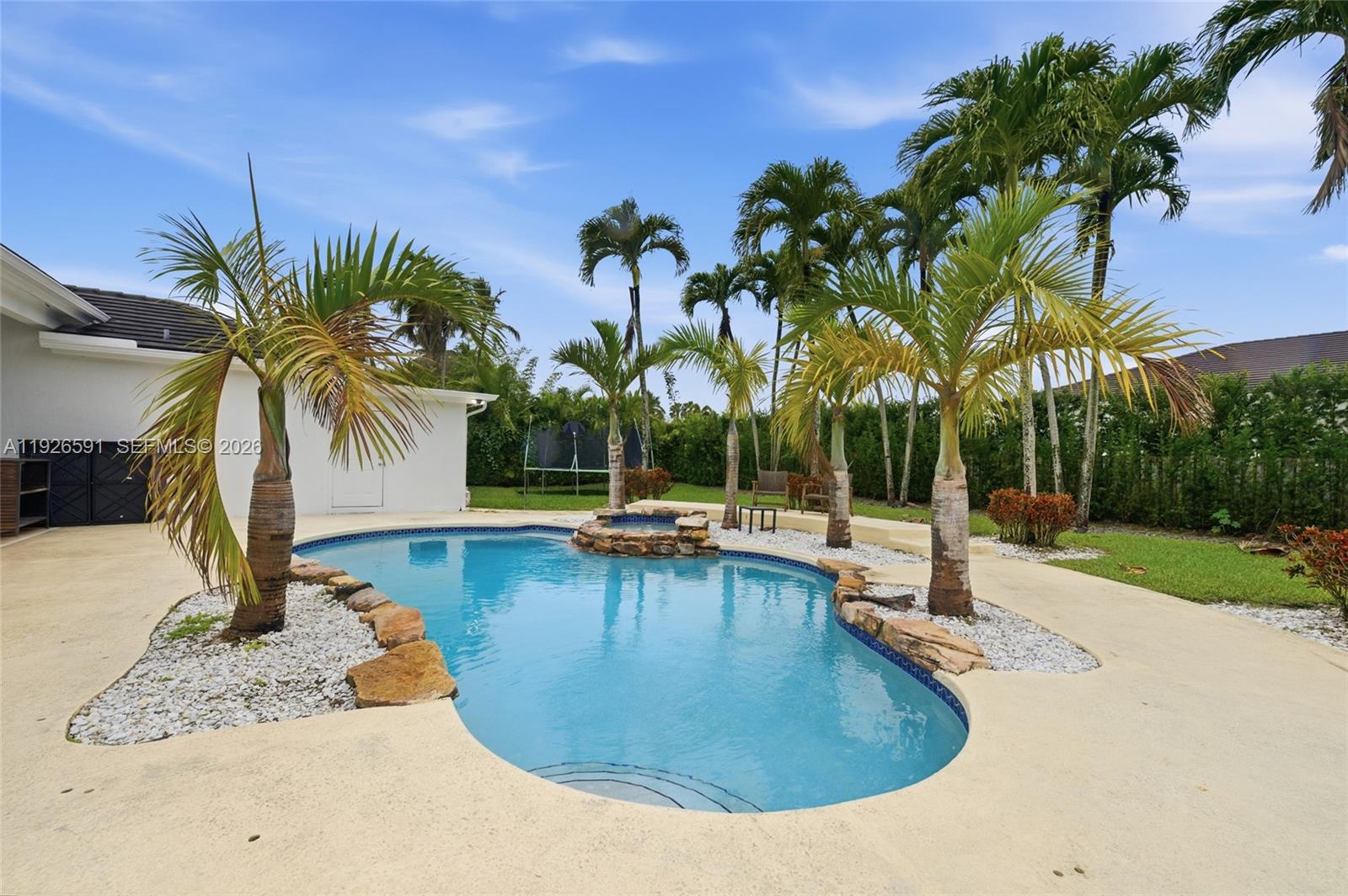 A11926591 Property Photo 9