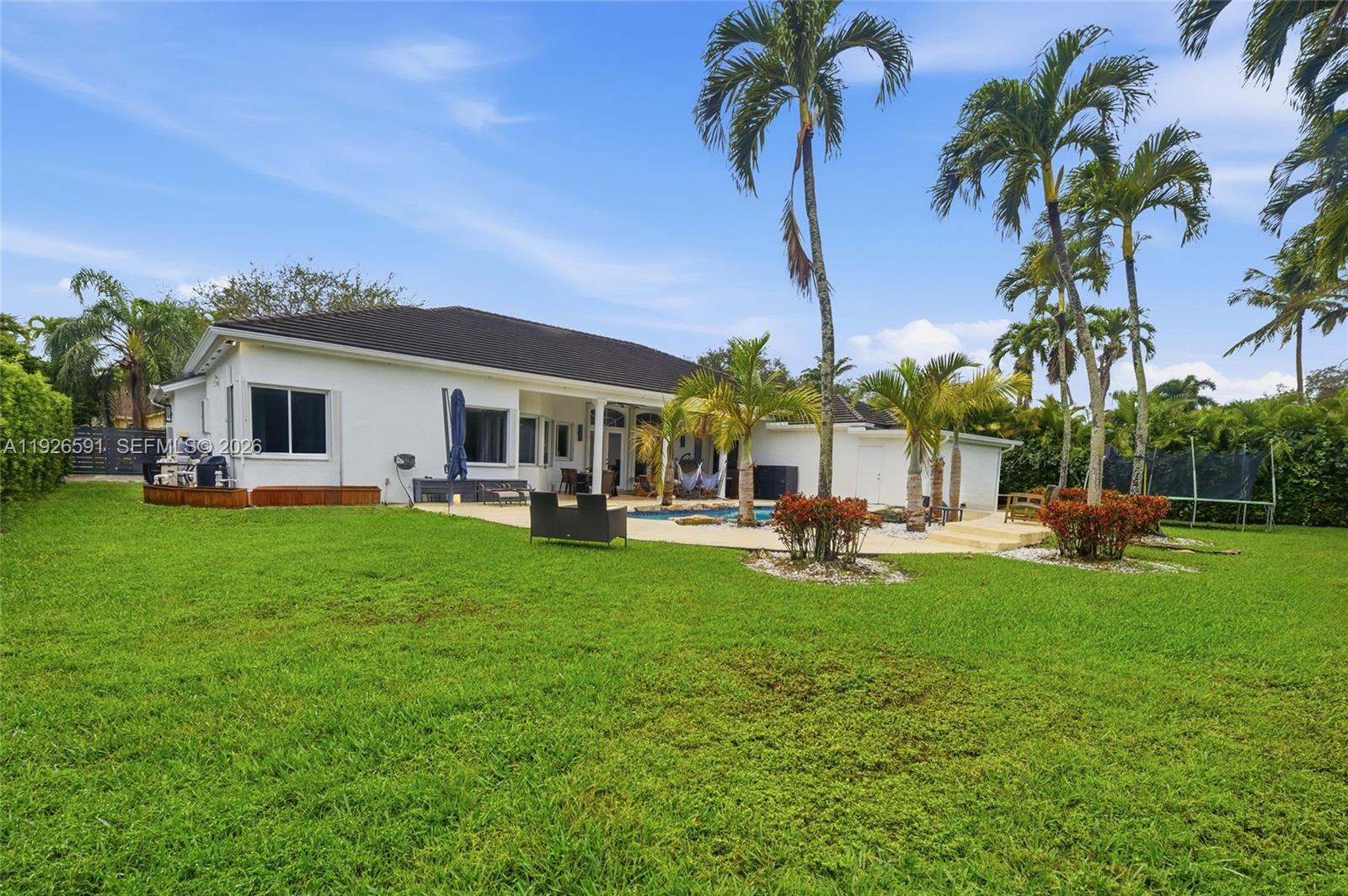 A11926591 Property Photo 11