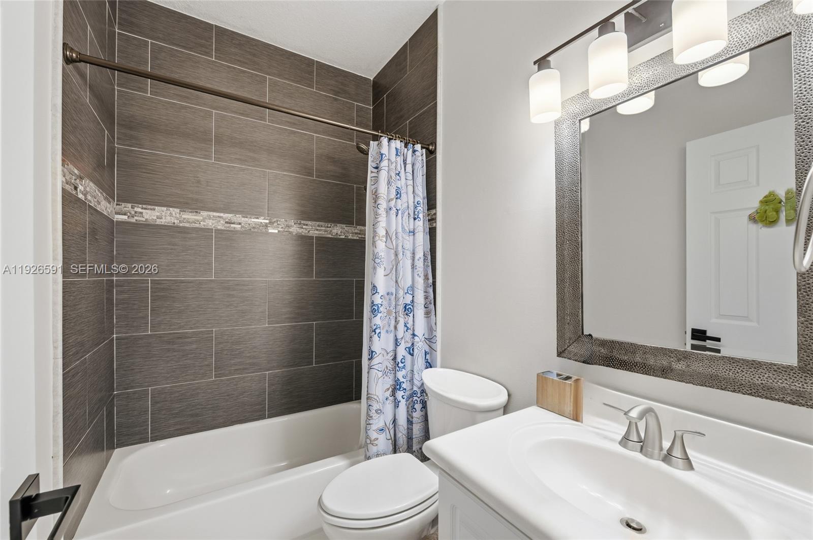 A11926591 Property Photo 16