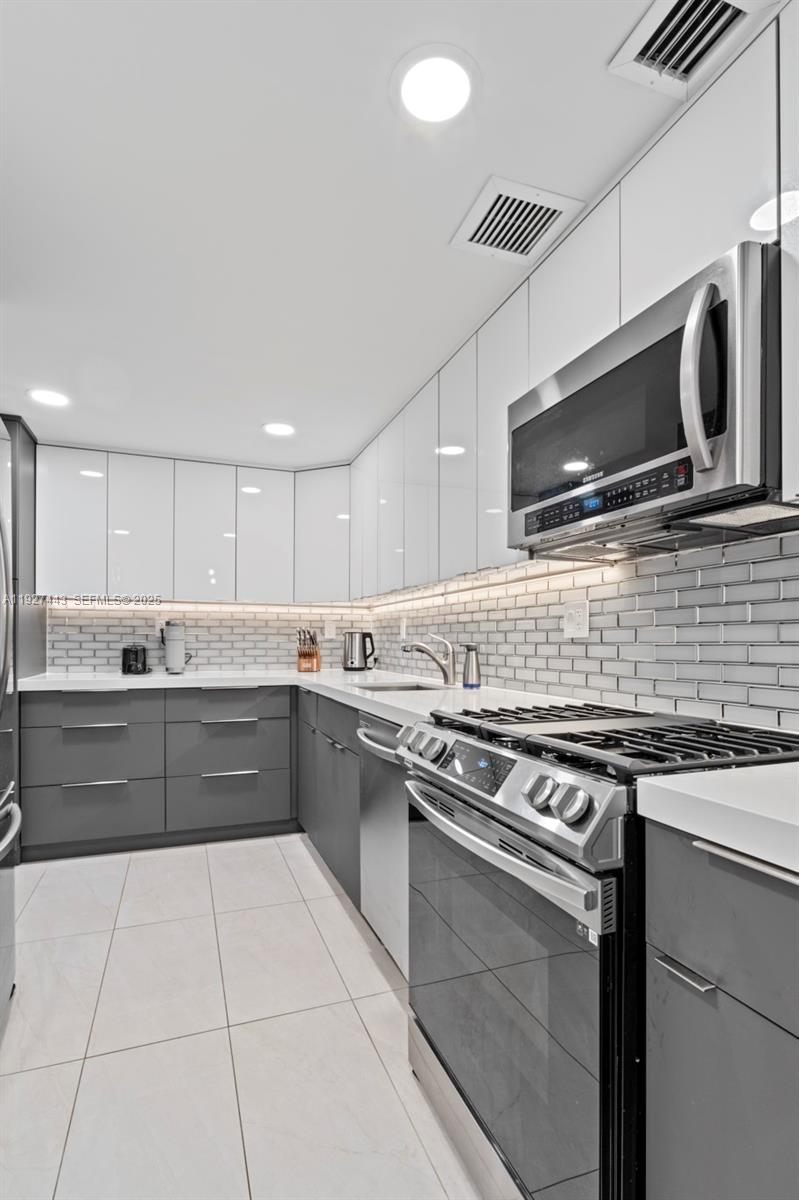 3140 S Ocean Drive 511 Property Photo 8