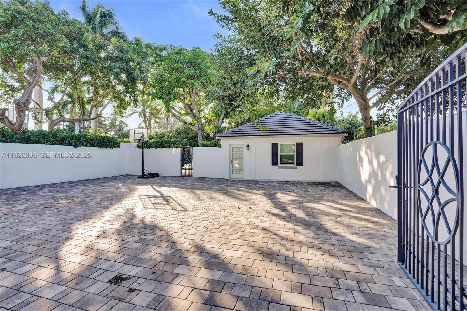 1281 Banyan Road Property Photo 10