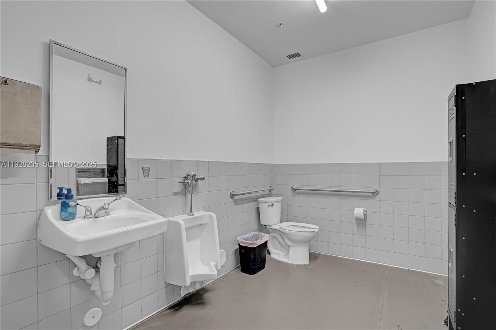 A11928205 Property Photo 26
