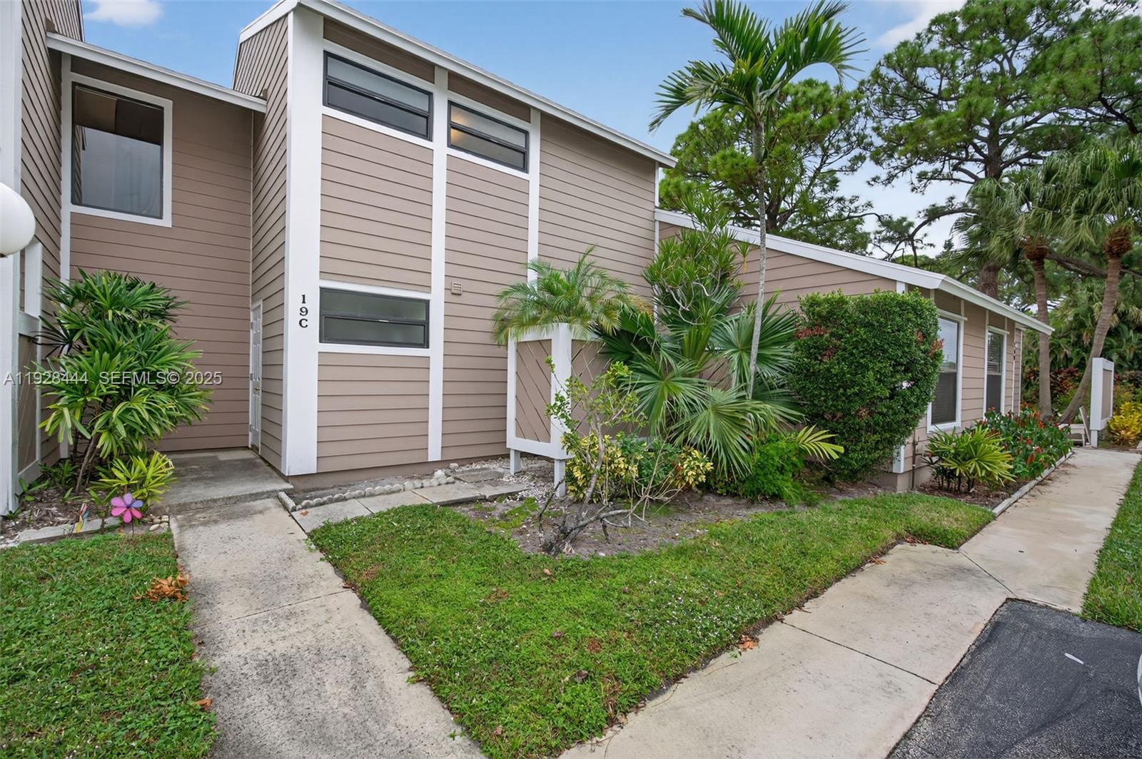 707 Stonewood Court 19c Property Photo 1