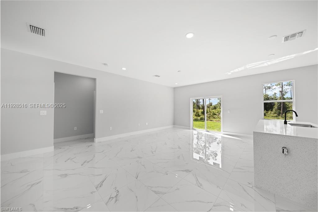 1110 Garibaldi Sst E Property Photo 13