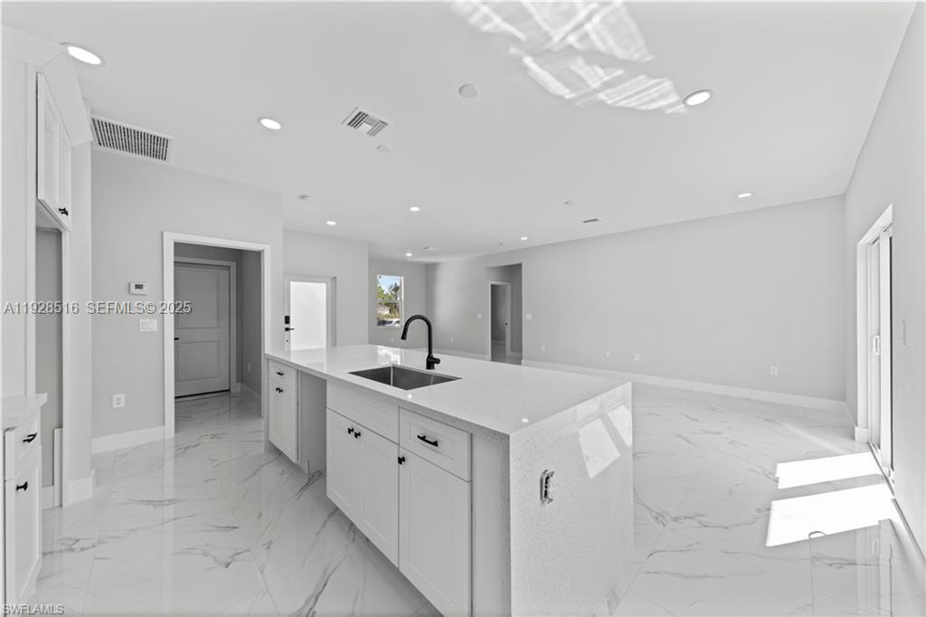 1110 Garibaldi Sst E Property Photo 14