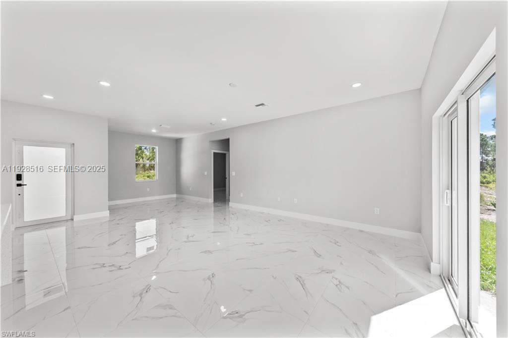 1110 Garibaldi Sst E Property Photo 35
