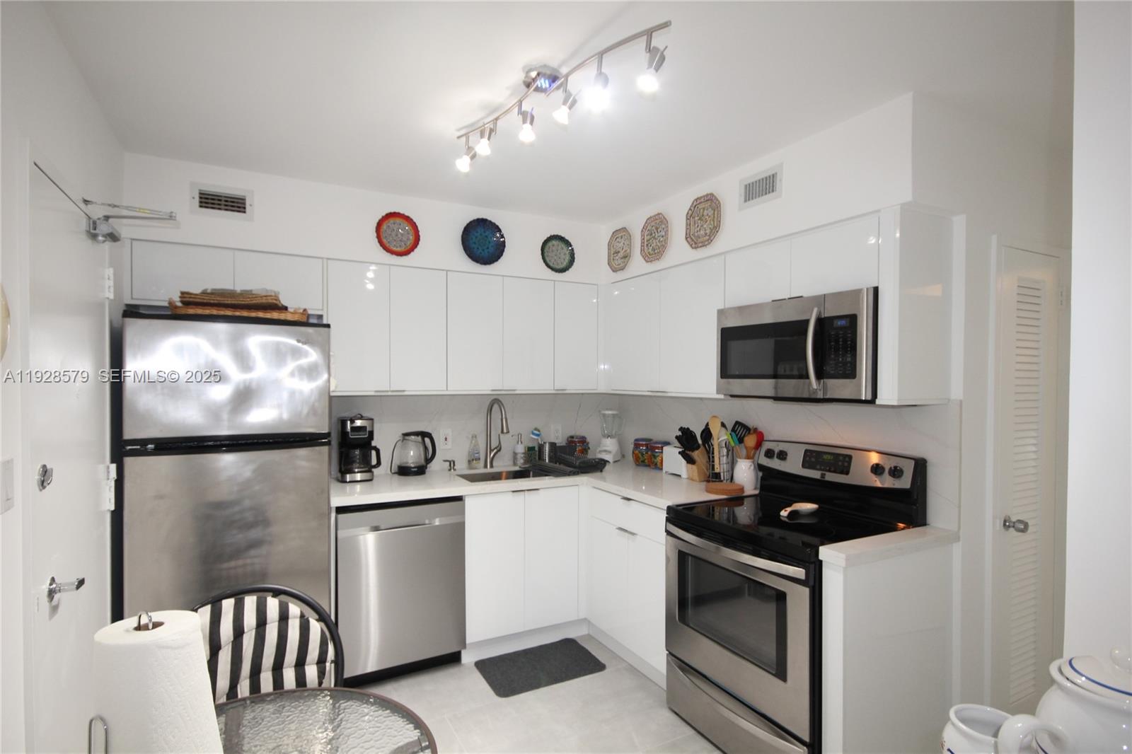 A11928579 Property Photo 10