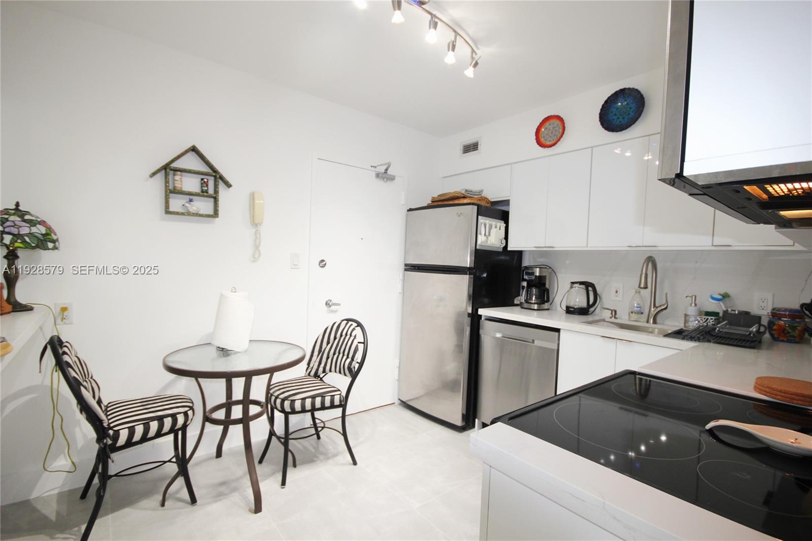 A11928579 Property Photo 11