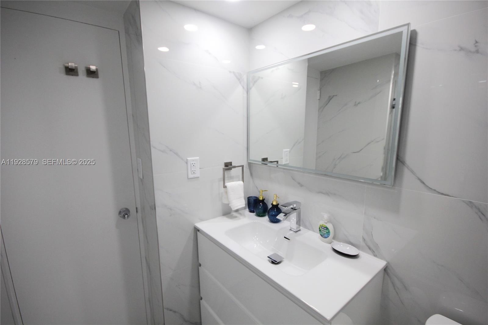 A11928579 Property Photo 17