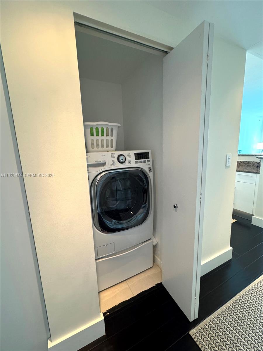 335 S Biscayne Boulevard 2403 Property Photo 3