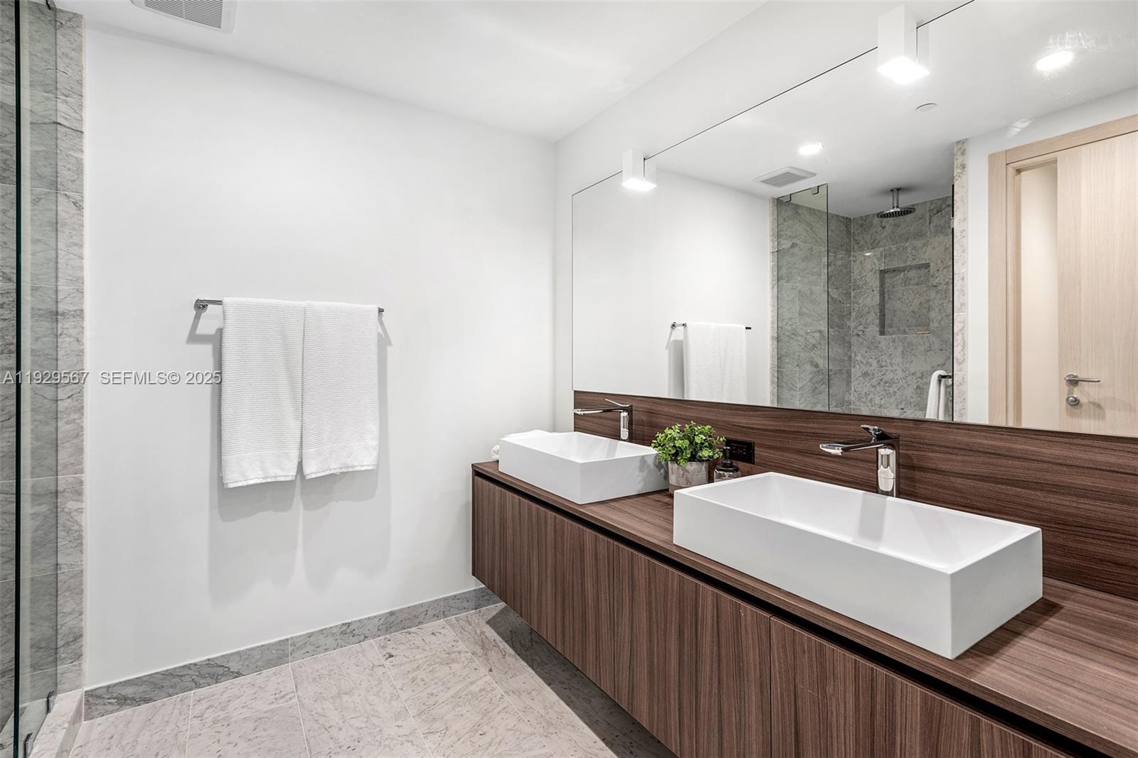 1000 Brickell Plaza 4005 Property Photo 11