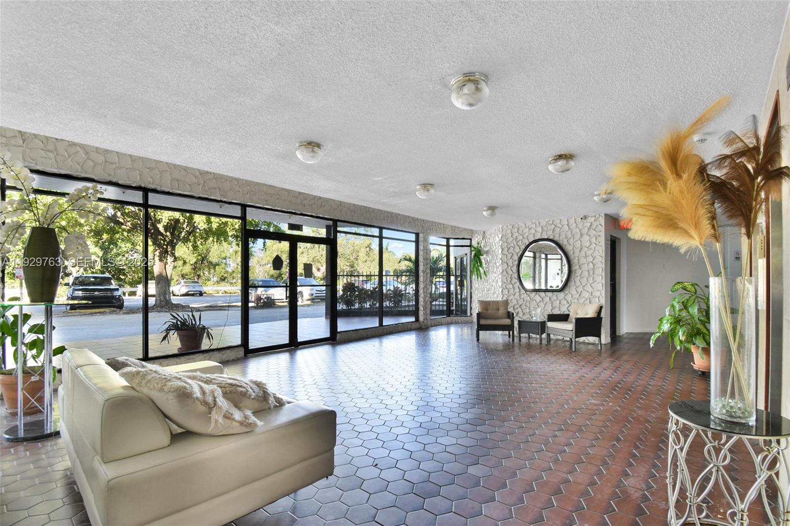 9682 Fontainebleau Boulevard 306 Property Photo 6