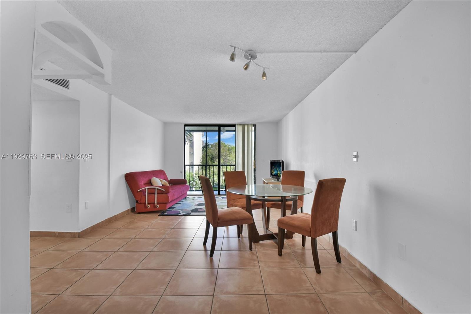 9682 Fontainebleau Boulevard 306 Property Photo 7