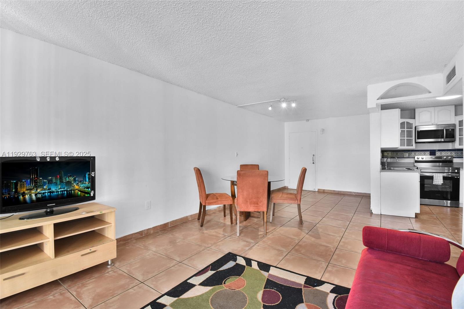 9682 Fontainebleau Boulevard 306 Property Photo 8
