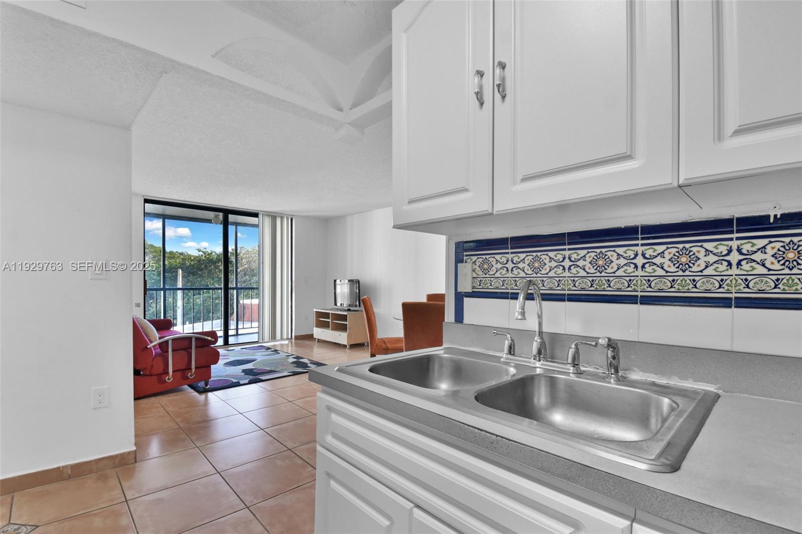 9682 Fontainebleau Boulevard 306 Property Photo 11