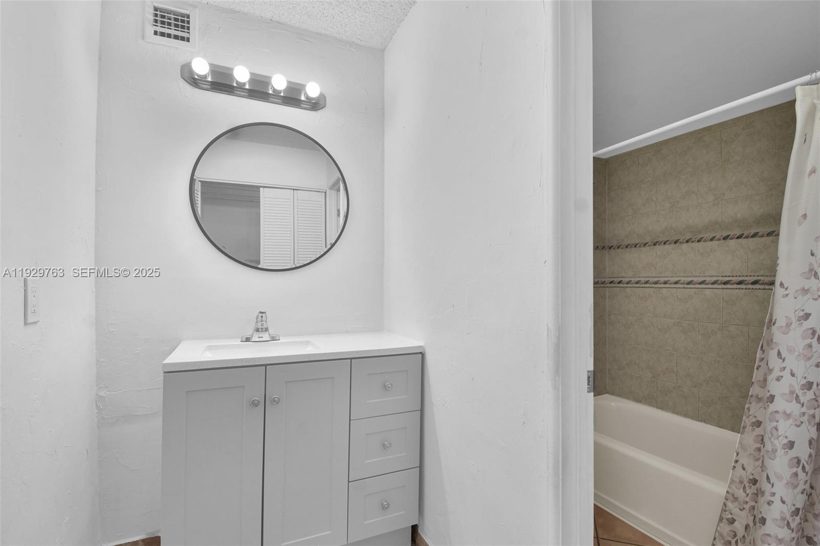9682 Fontainebleau Boulevard 306 Property Photo 17