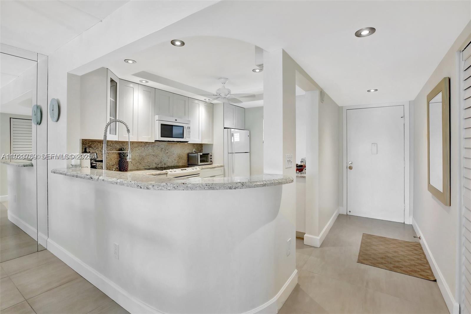 3930 Inverrary Boulevard 405-d Property Photo 2