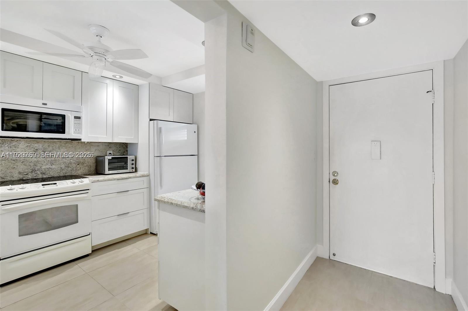3930 Inverrary Boulevard 405-d Property Photo 3