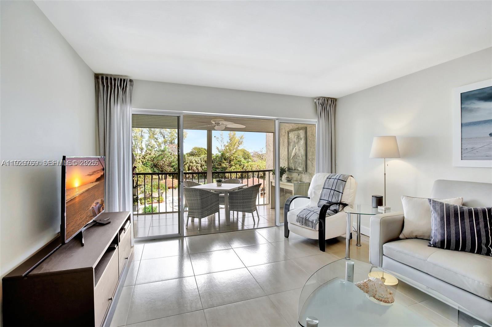 3930 Inverrary Boulevard 405-d Property Photo 13