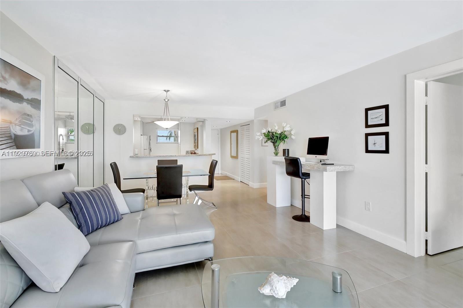 3930 Inverrary Boulevard 405-d Property Photo 14