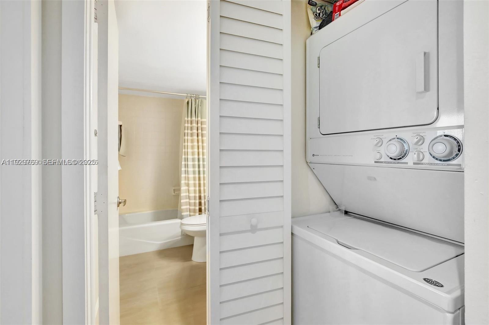 3930 Inverrary Boulevard 405-d Property Photo 27
