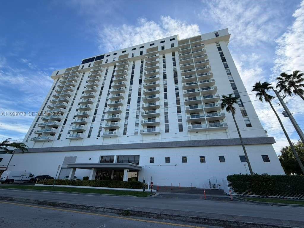 13499 Biscayne Boulevard 1206 Property Photo 1