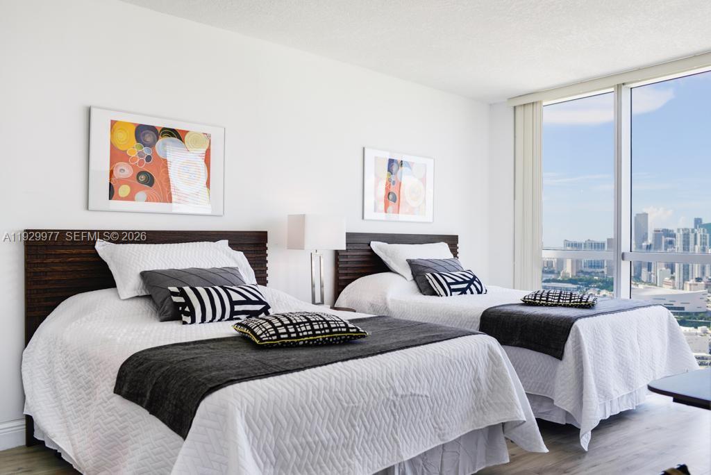 1750 N Bayshore Drive 4814 Property Photo 8