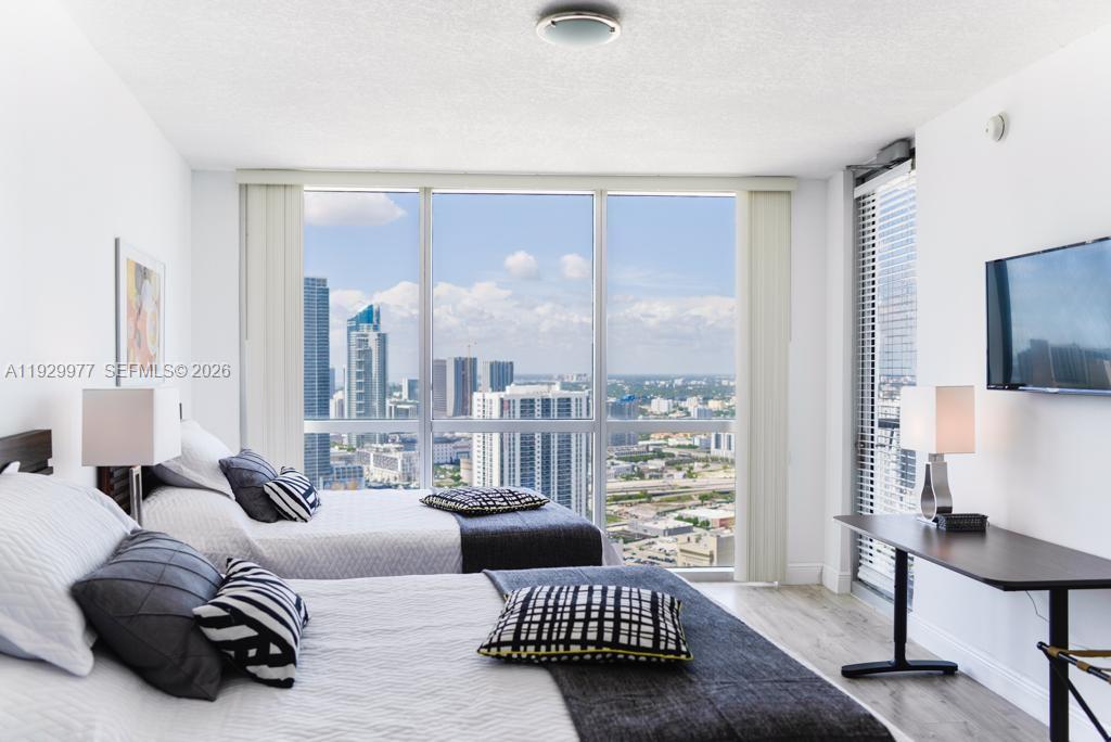 1750 N Bayshore Drive 4814 Property Photo 10