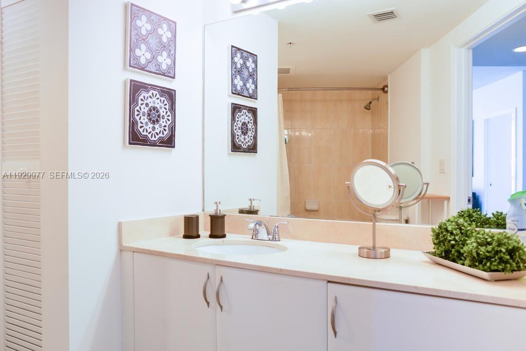 1750 N Bayshore Drive 4814 Property Photo 21