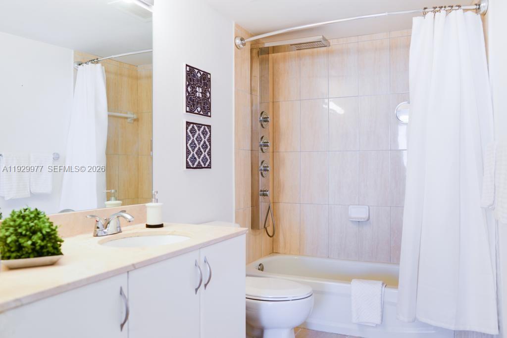 1750 N Bayshore Drive 4814 Property Photo 22