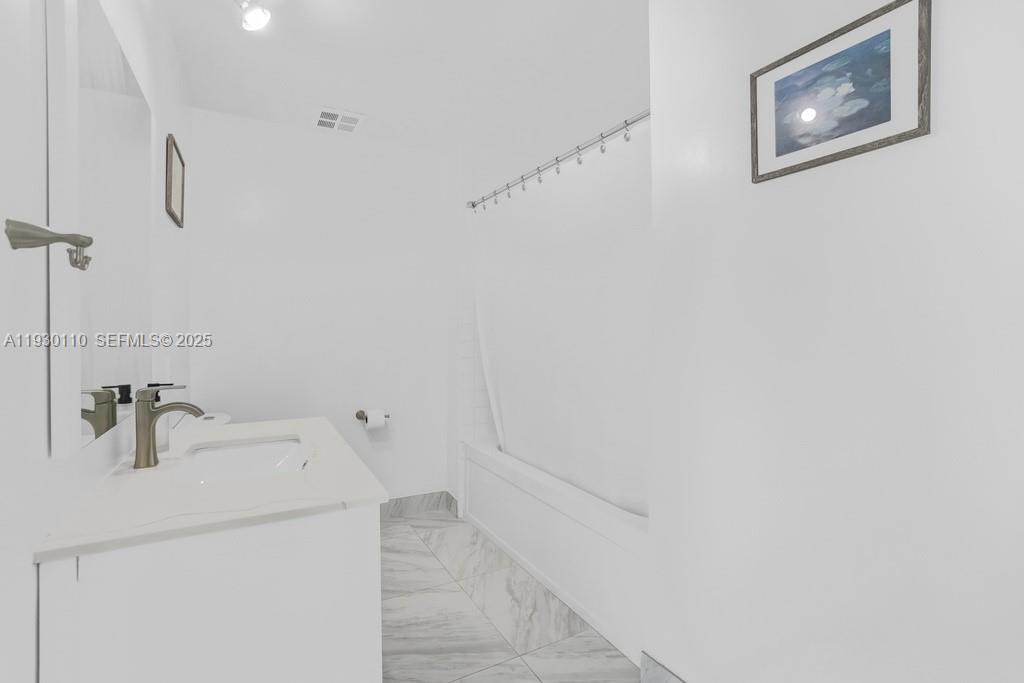 10 S River Drive 608 Property Photo 15