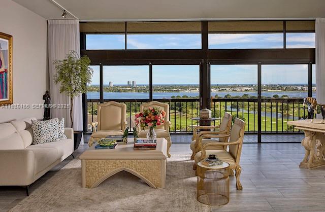 2450 Presidential Way Ph7 Property Photo 1