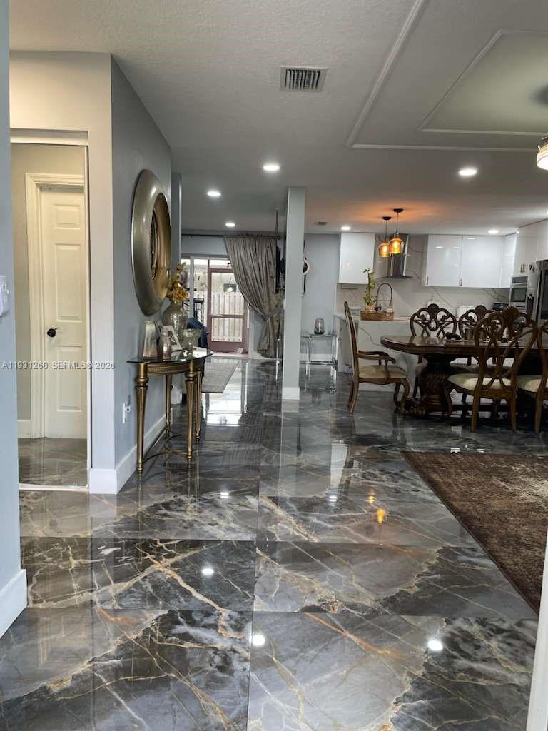 A11931260 Property Photo 14
