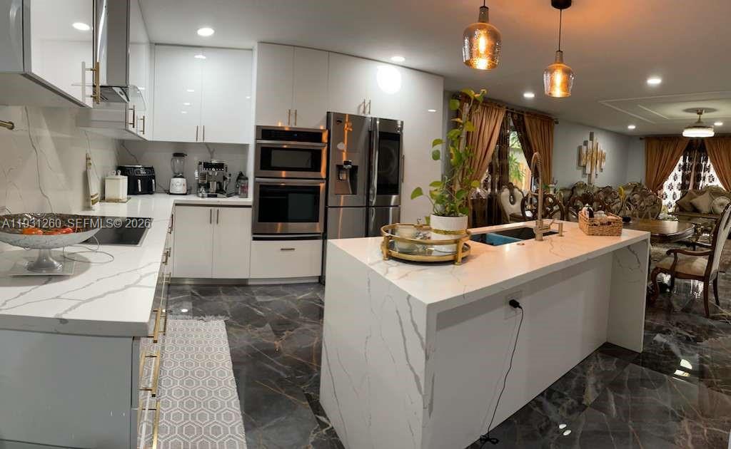 A11931260 Property Photo 23