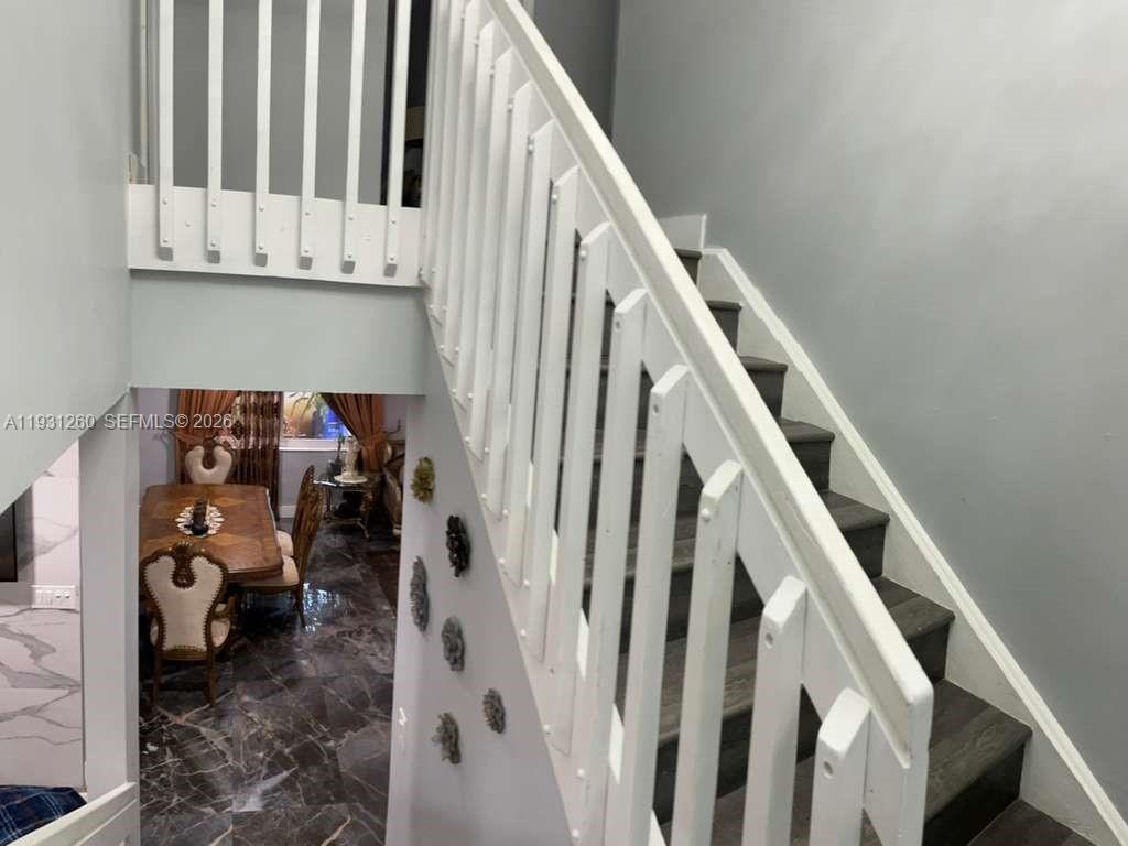 A11931260 Property Photo 28
