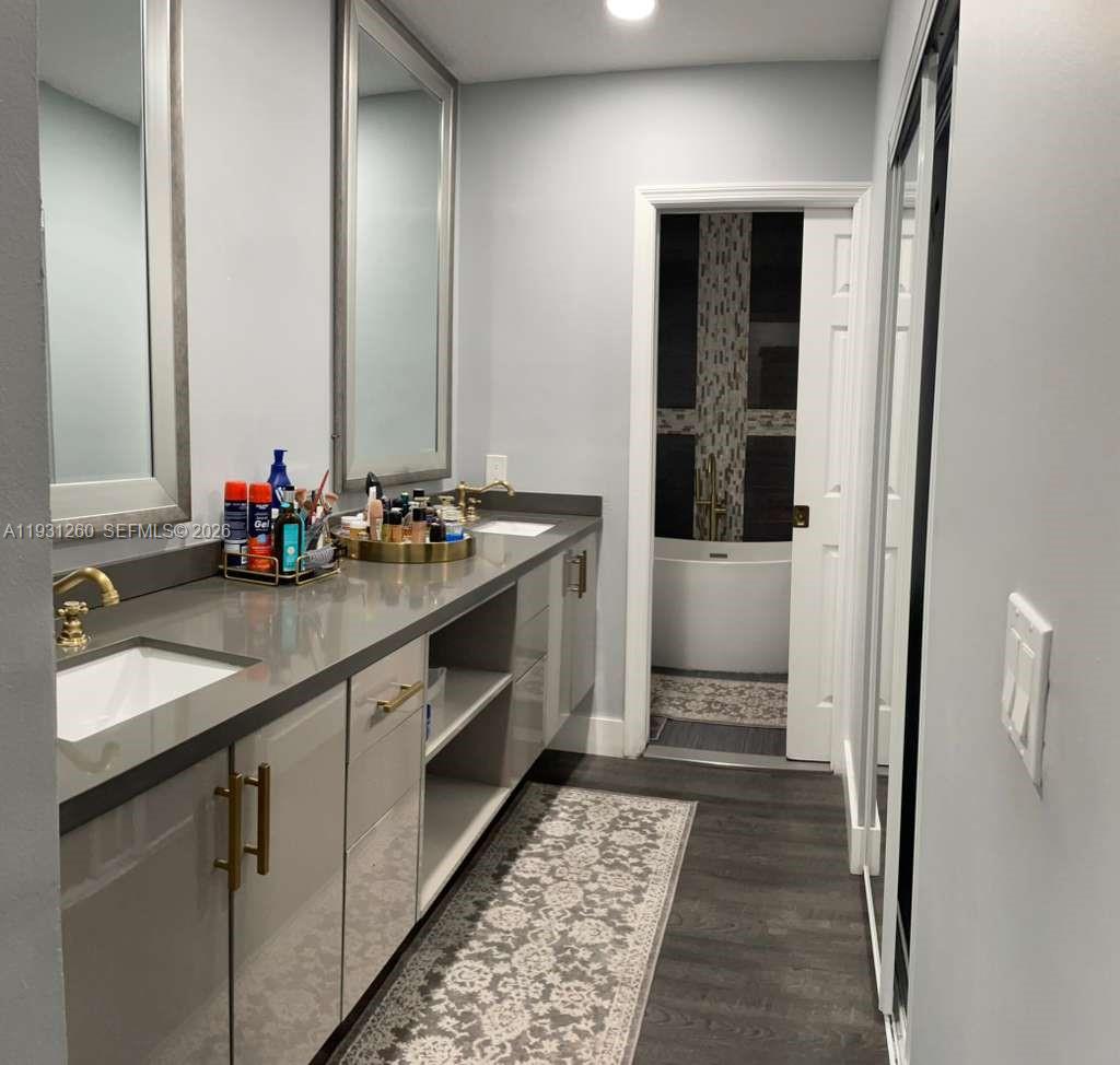 A11931260 Property Photo 34