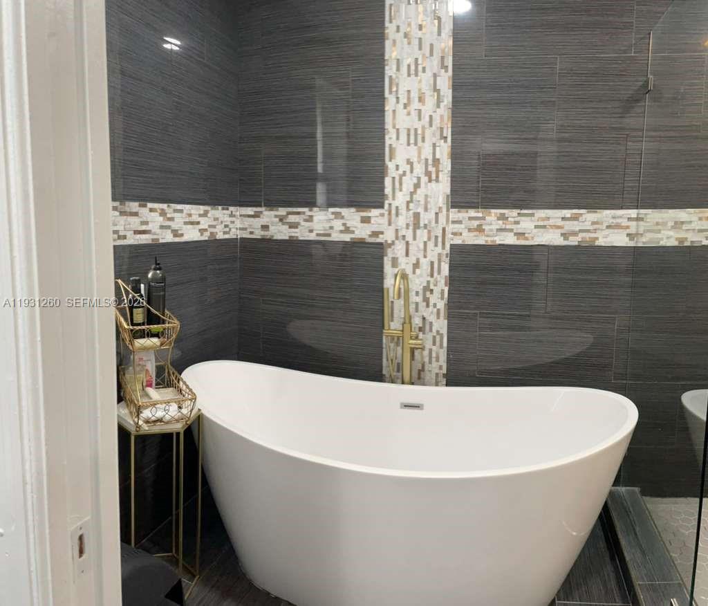 A11931260 Property Photo 35