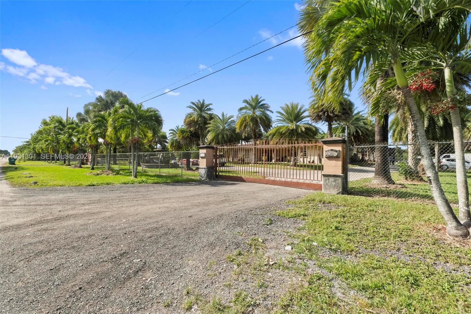 A11931301 Property Photo 3