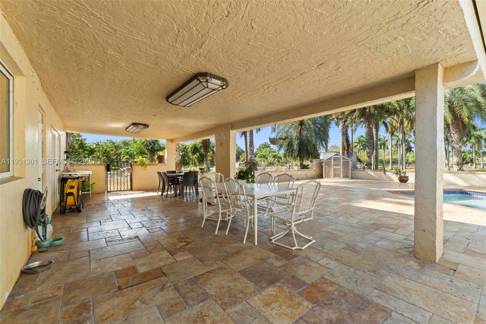 A11931301 Property Photo 16