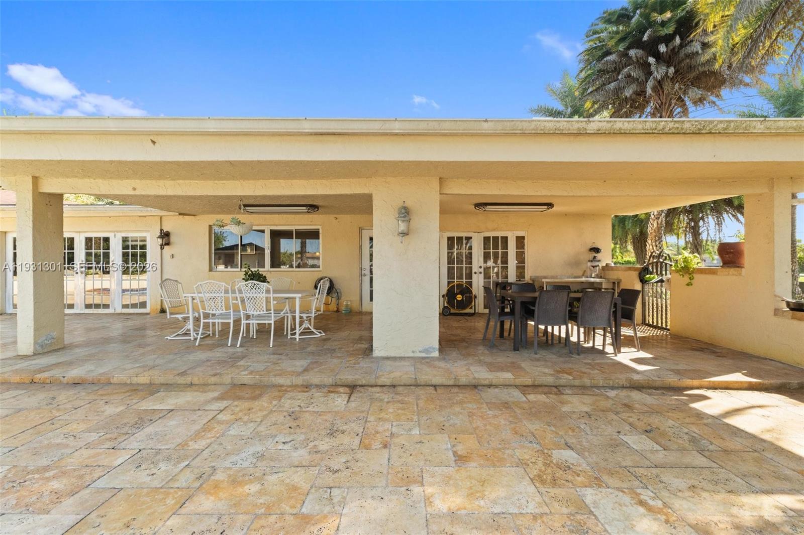 A11931301 Property Photo 18
